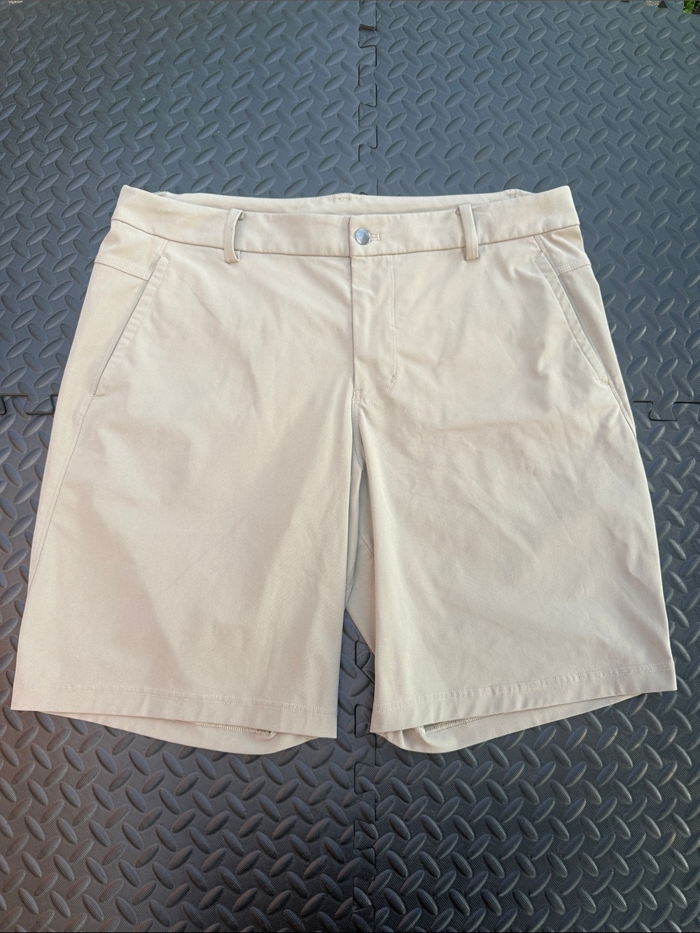 lululemon athletica Men's Beige Athletic Shorts size 40